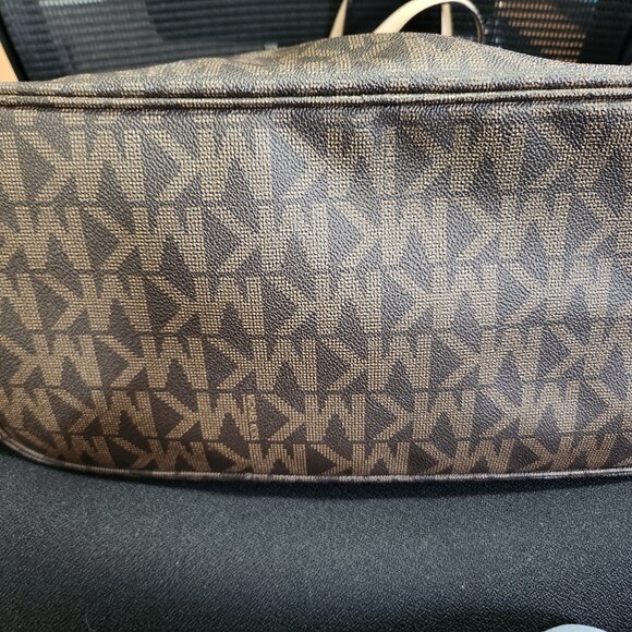 Michael Kors Jet Set Travel Tote - Picture 3 of 5